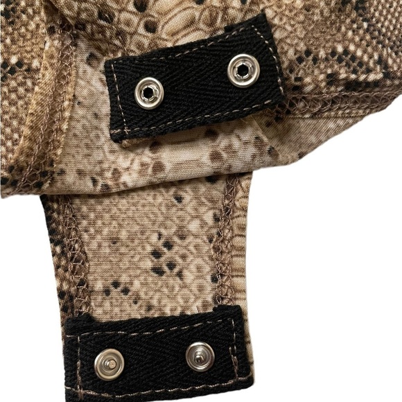 BLVD Snake Print Bodysuit V-neck With Waist Cutout Snap Closure Size Medium - Picture 5 of 7